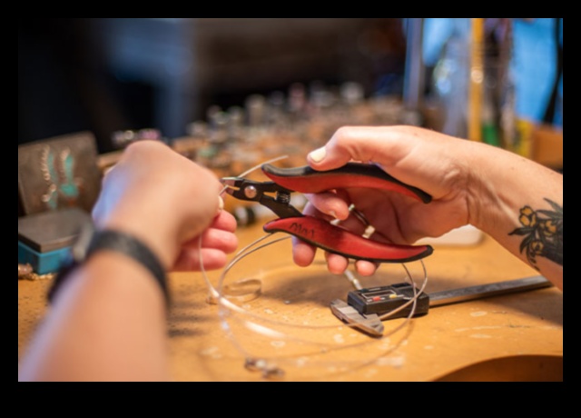 No pērlītēm līdz nieciņiem: DIY rotaslietu izgatavošana iesācējiem