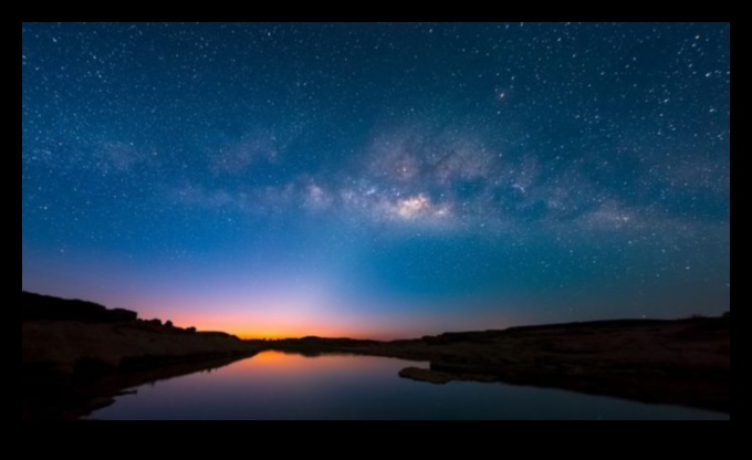 Debesu kaskāde: ļaujiet zvaigznēm krist ap jūsu potītēm