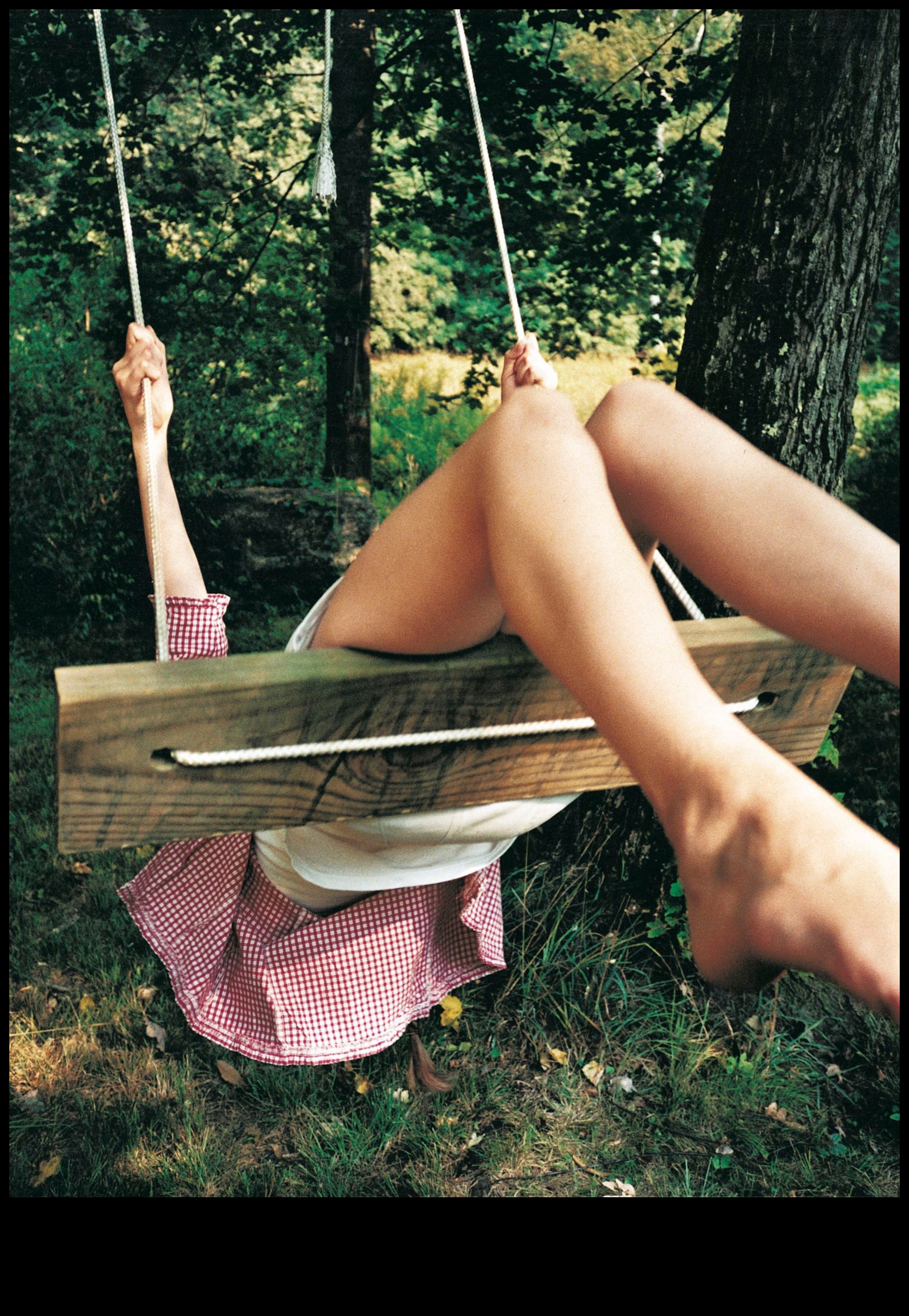 Zem jostas hronikas: meistardarbi jūsu skaistajās kājās