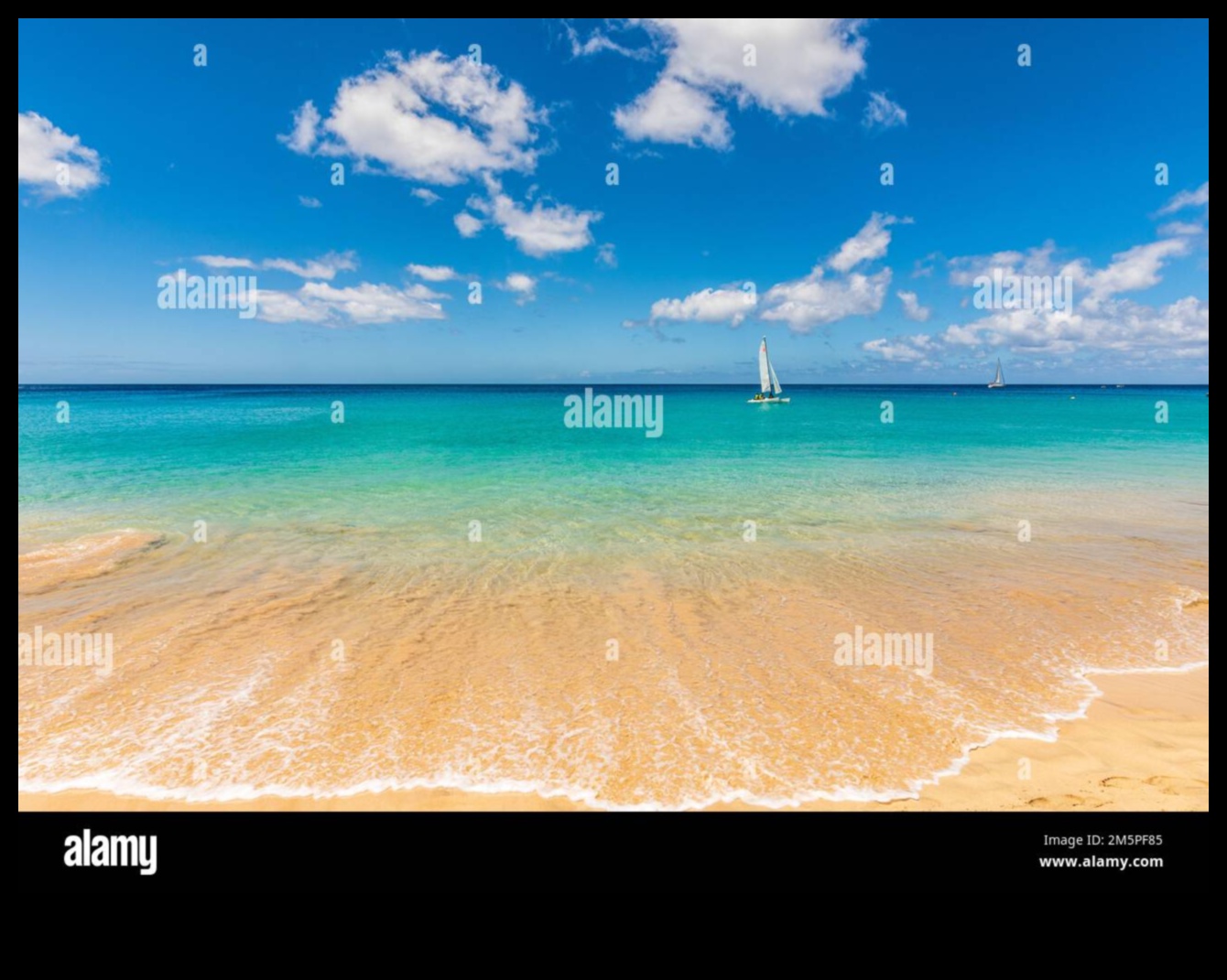 Tirkīza mierīgums: Kanāla mierīgums ar okeāna nokrāsām