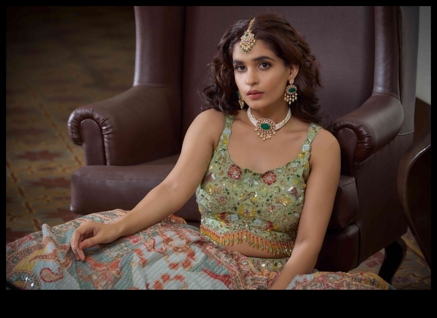 Mūžīgi šarms: atklājiet sieviešu dārgakmeņu nezūdošo skaistumu