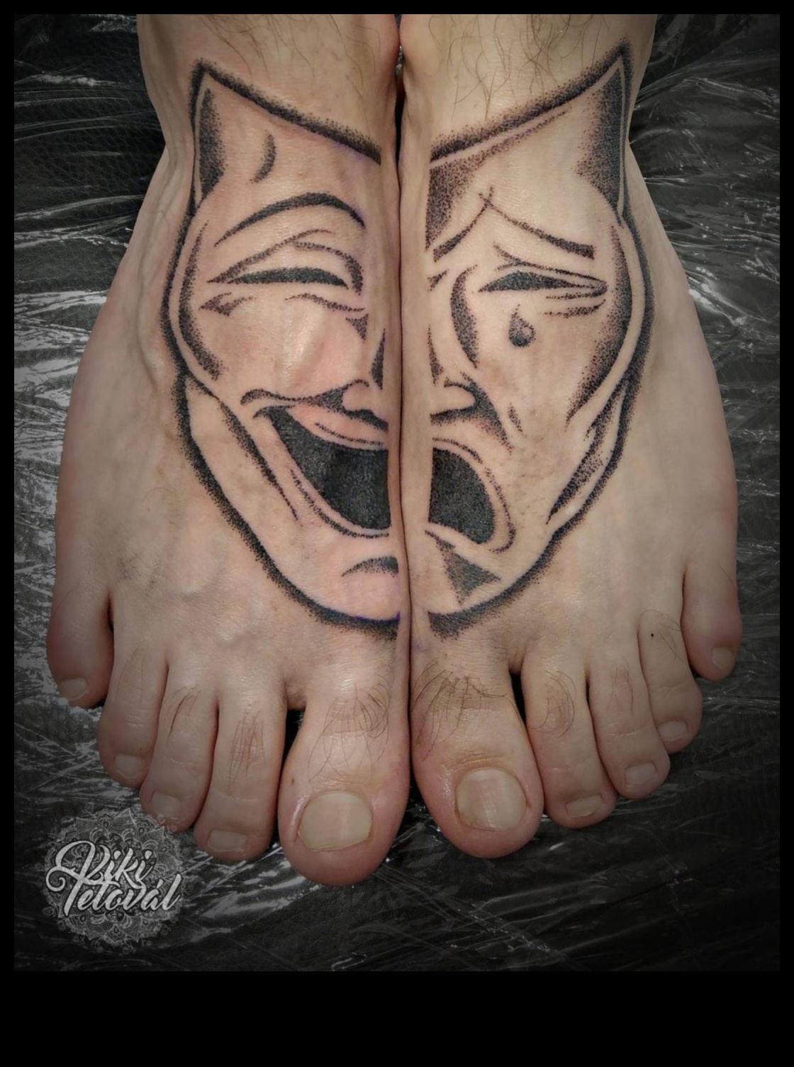 Tintes iespaidi: paceliet stilu, izmantojot grandiozas rokas tetovējumu hronikas