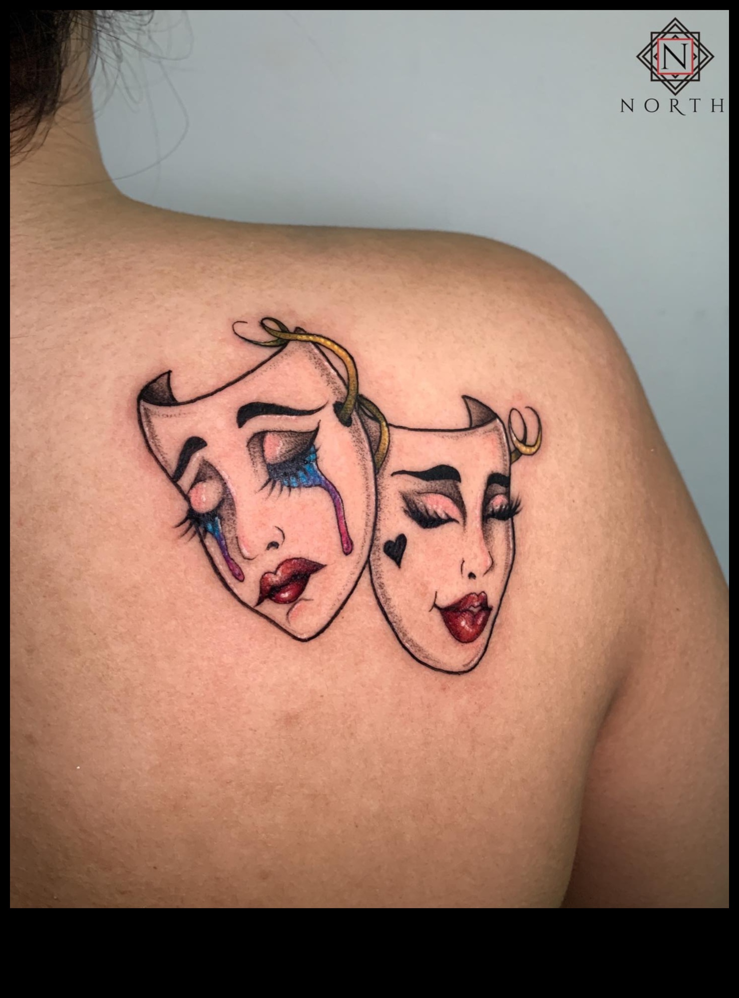 Tintes iespaidi: paceliet stilu, izmantojot grandiozas rokas tetovējumu hronikas