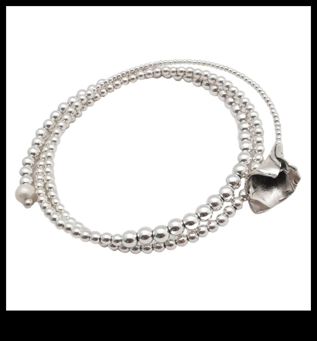 Izsmalcināta izsmalcinātība: izrotājiet savu kaklu ar mūsu izcili izstrādātajām kaklarotām