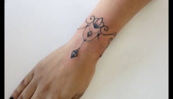 Smalks šarms: eleganti plaukstas tetovējumi katrai gaumei