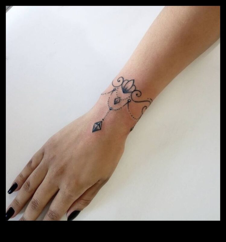 Smalks šarms: eleganti plaukstas tetovējumi katrai gaumei