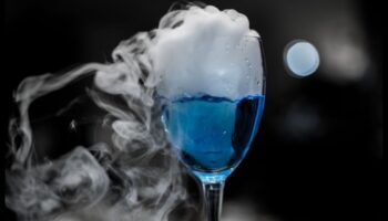 Kulinārijas radošums ar molekulāro miksoloģiju: unikālu kokteiļu izgatavošana