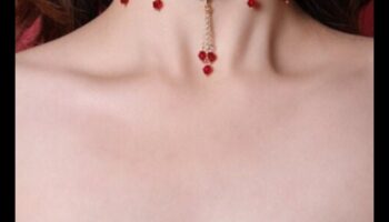 Starojošs samts: aptiniet kaklu greznos samta kaklasaitos