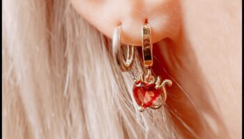 Whispers of whimsy: aptveriet rotaļīgumu ar mūsu dīvainības iedvesmotajiem auskariem